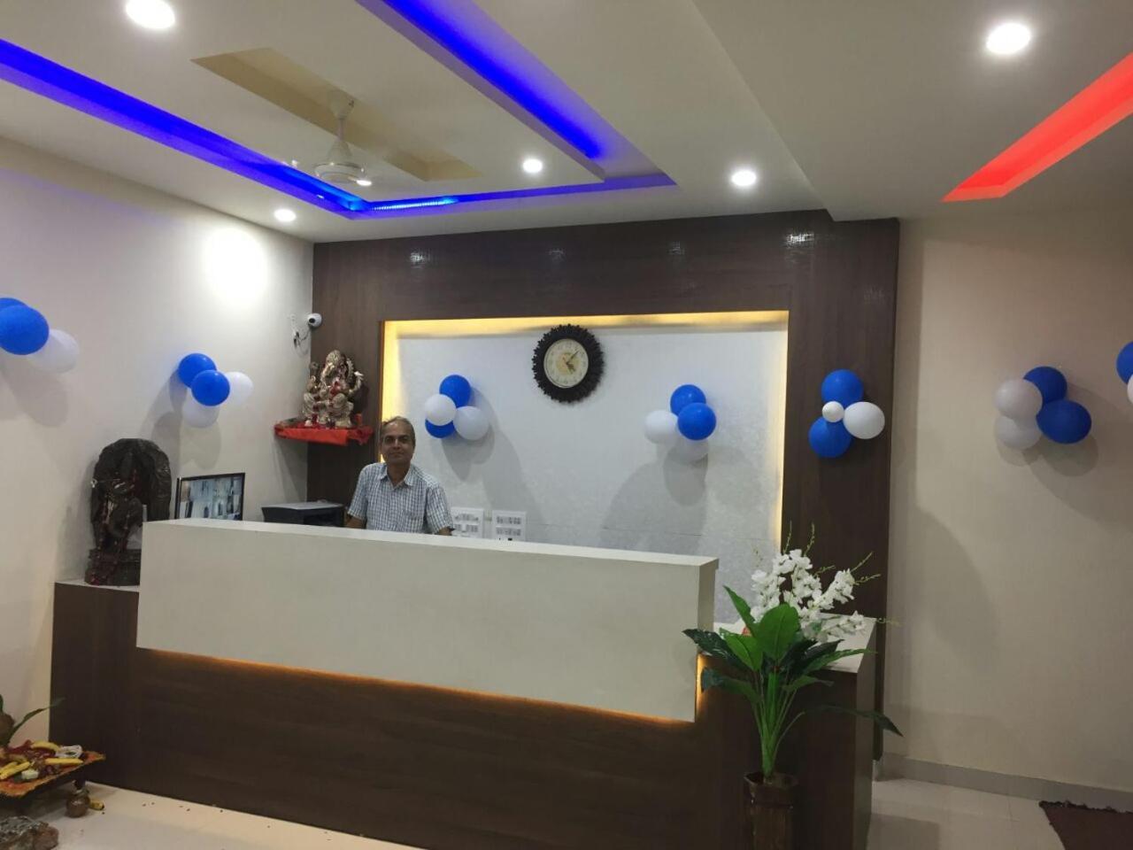 Oyo 60976 Hotel Shree Ji Morena Екстериор снимка