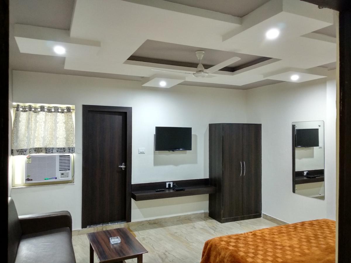 Oyo 60976 Hotel Shree Ji Morena Екстериор снимка