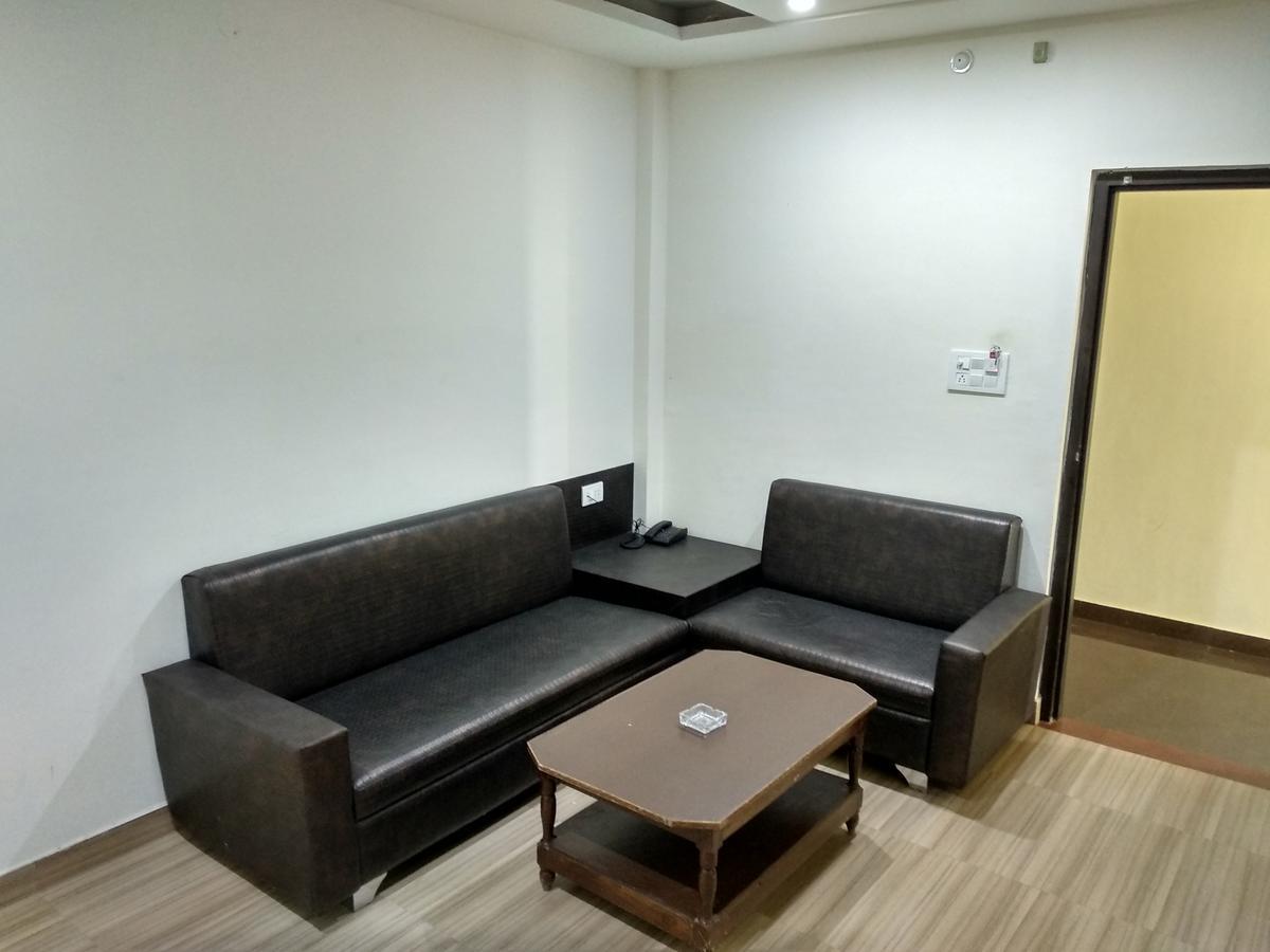 Oyo 60976 Hotel Shree Ji Morena Екстериор снимка